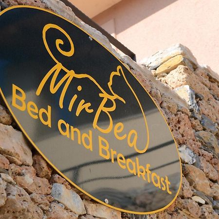 Cisano sul Neva Mirbea Bed & Breakfast エクステリア 写真