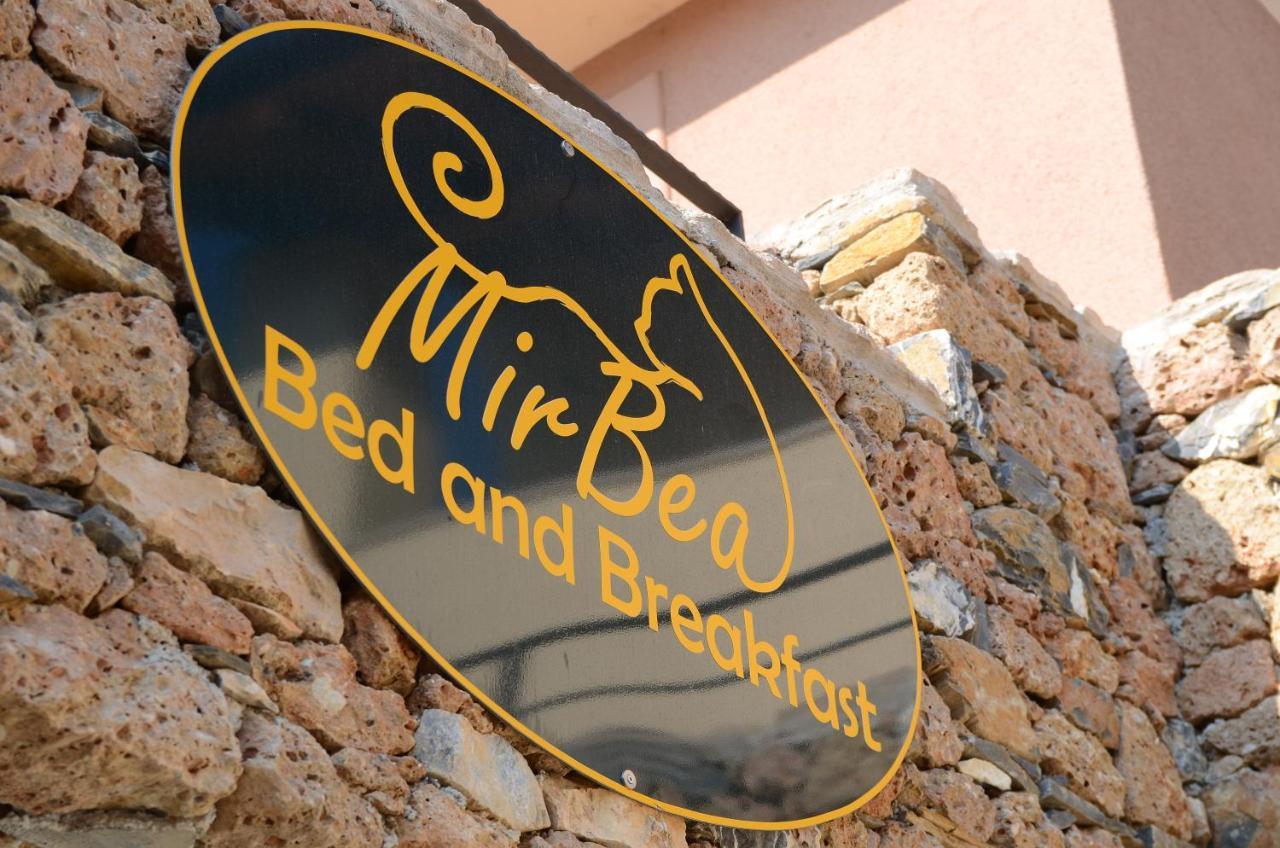 Cisano sul Neva Mirbea Bed & Breakfast エクステリア 写真