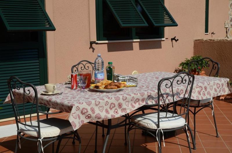 Cisano sul Neva Mirbea Bed & Breakfast エクステリア 写真